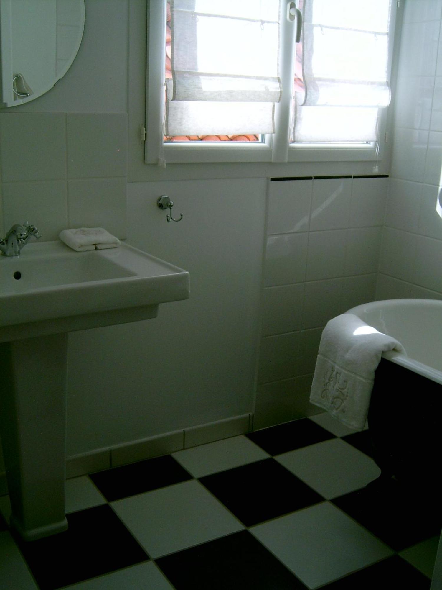 La Villa Camille La Creche Екстериор снимка
