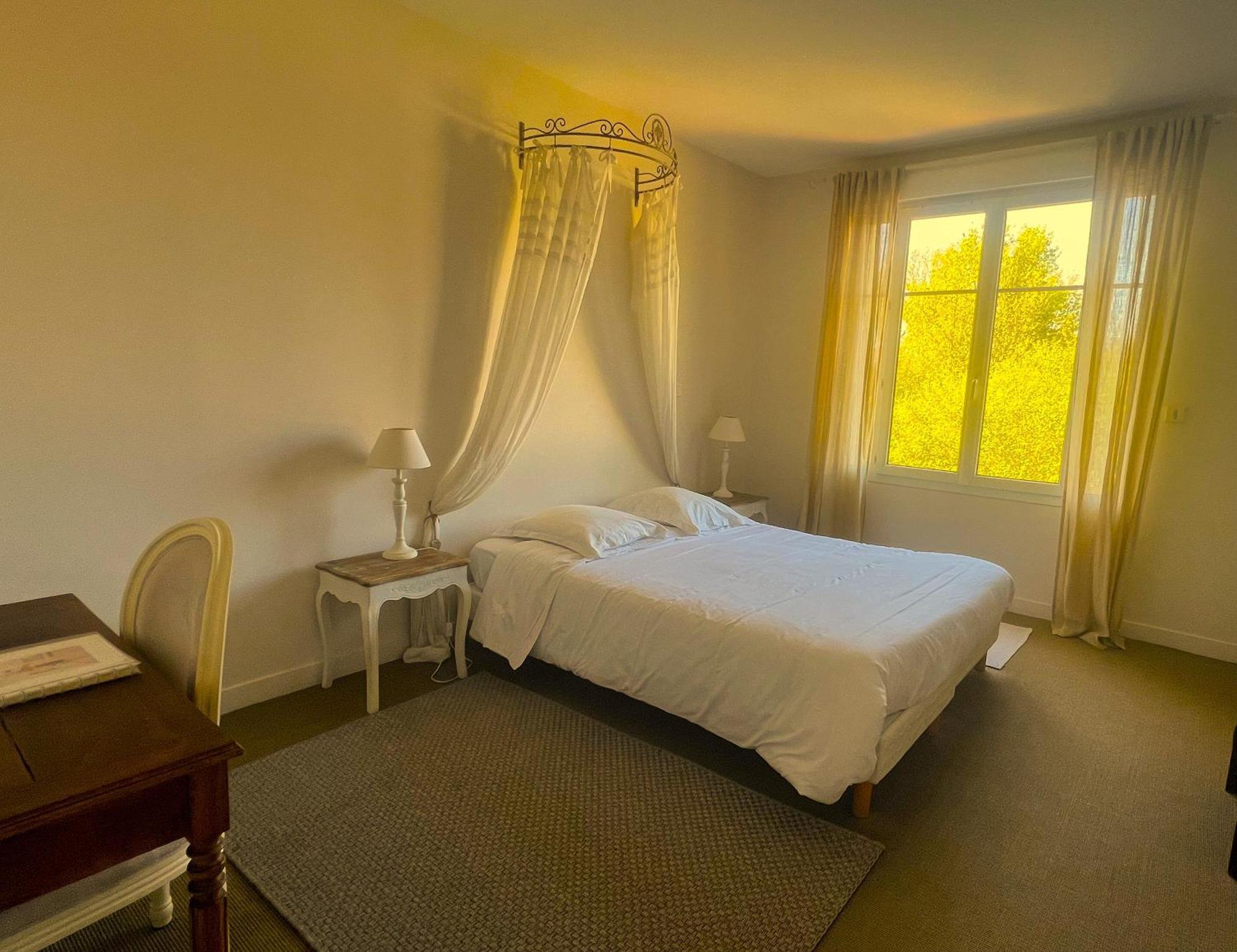 La Villa Camille La Creche Екстериор снимка