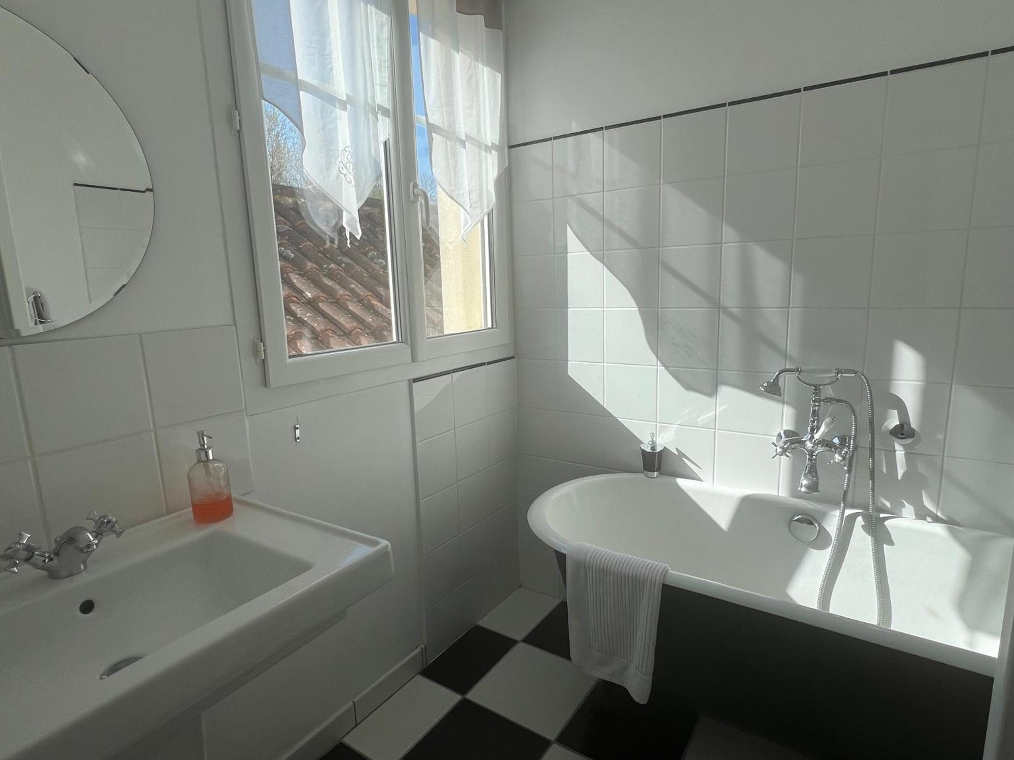 La Villa Camille La Creche Екстериор снимка