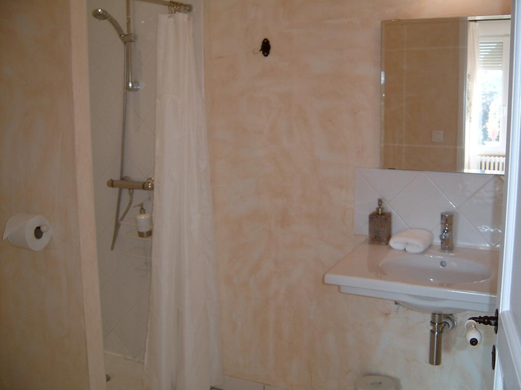 La Villa Camille La Creche Екстериор снимка